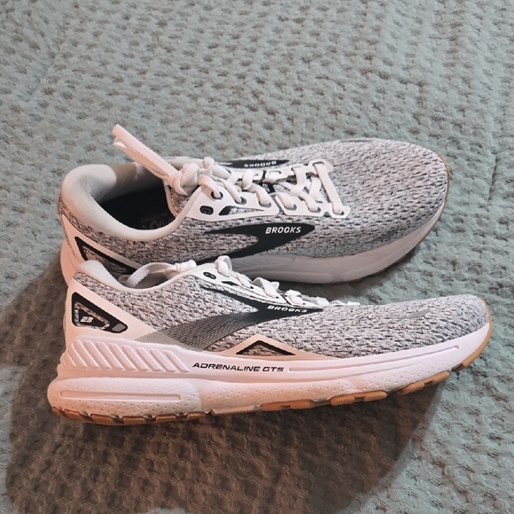 Brooks Women's Adrenaline GTS 23 - Picture 5 of 6